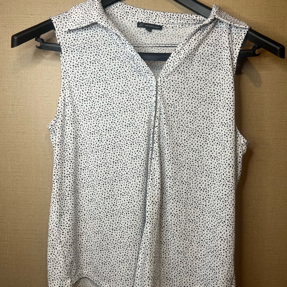 Adrianna Papell White Sleeveless Dotted Collared Camisole